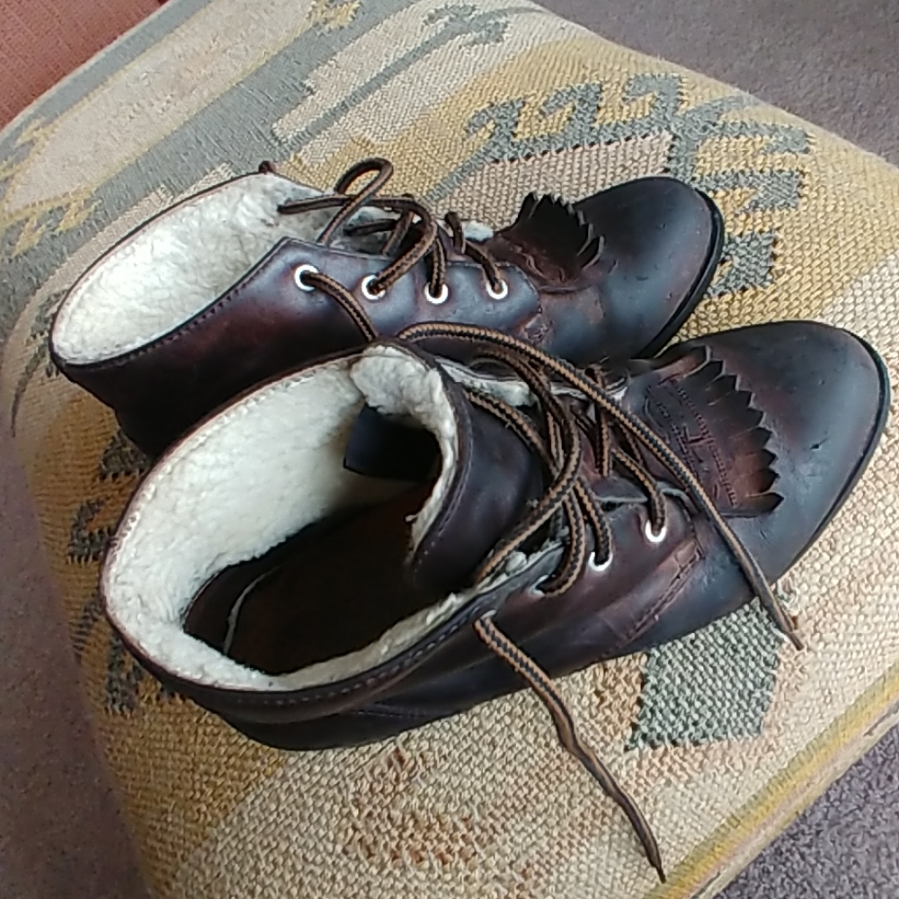 Ariat sheepskin lined ankle boots